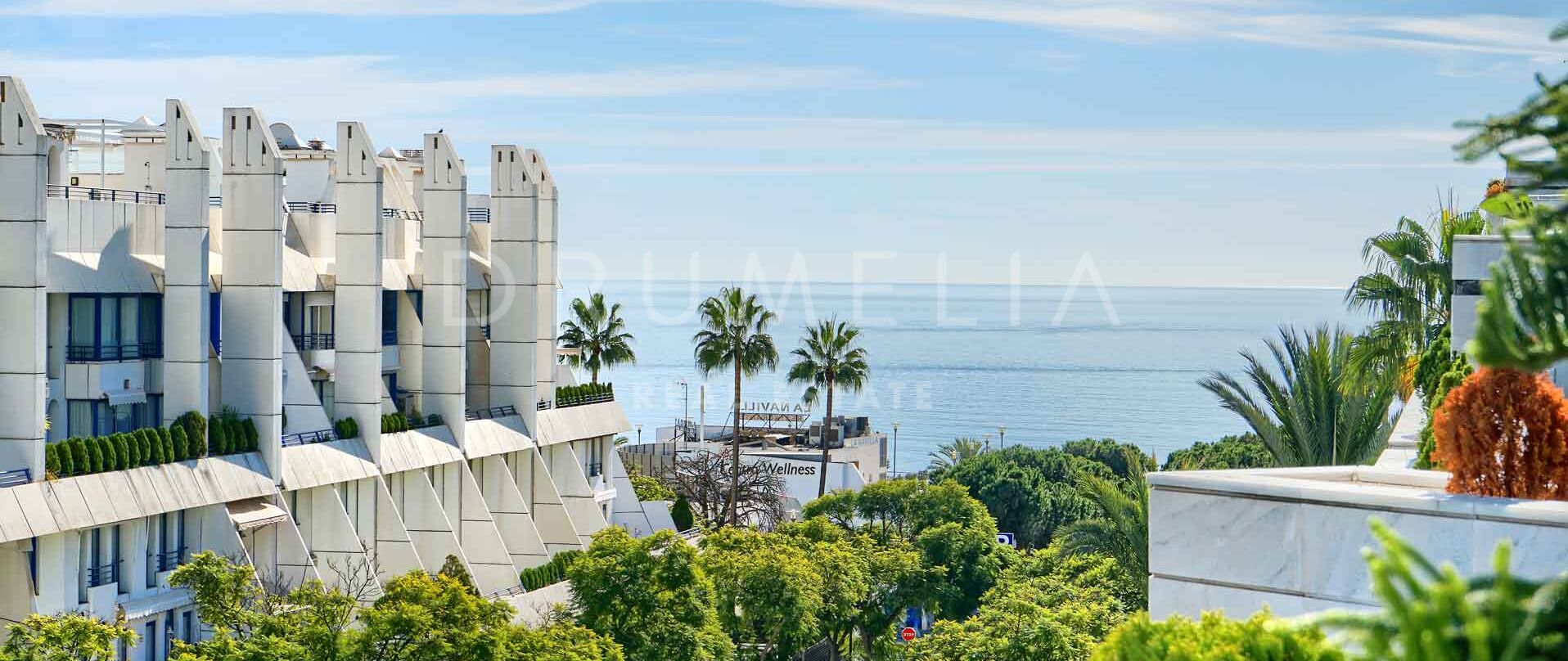 Expressive luxury apartment with sea views in Los Cipreses del Mar, Marbella Centre