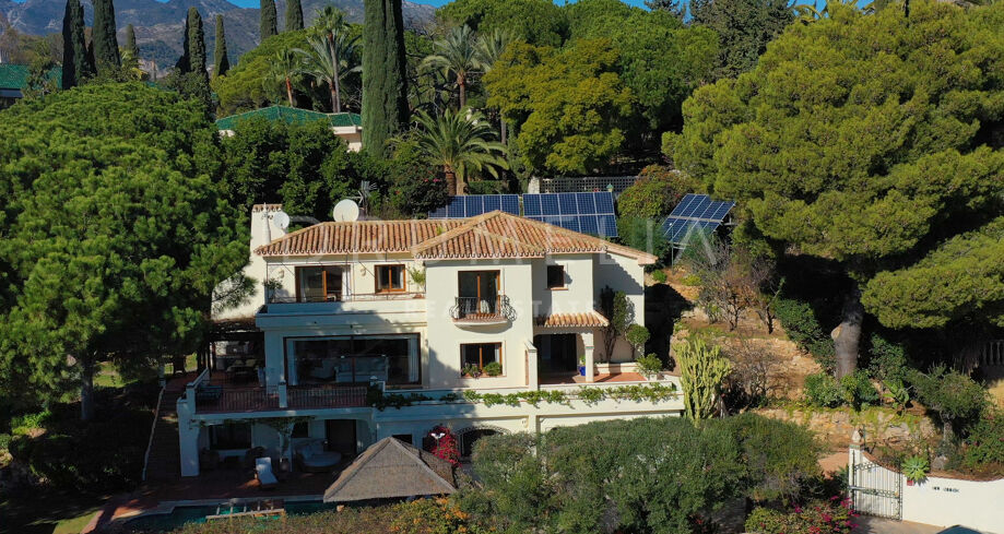 Charmante Luxusvilla mit Meerblick zu verkaufen in Rio Real, Marbella Ost