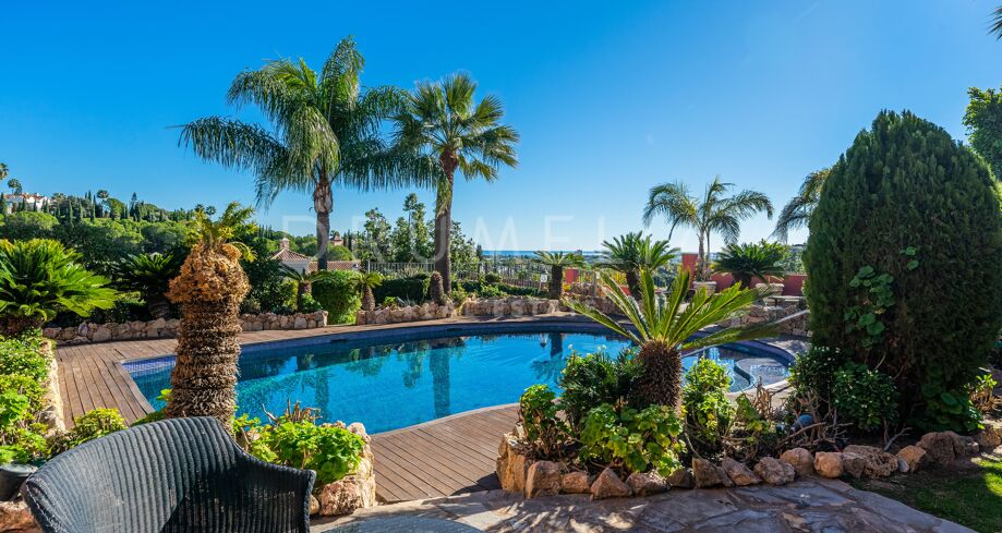 Splendid villa for sale in the heart of the Golf Valley, Nueva Andalucia, Marbella