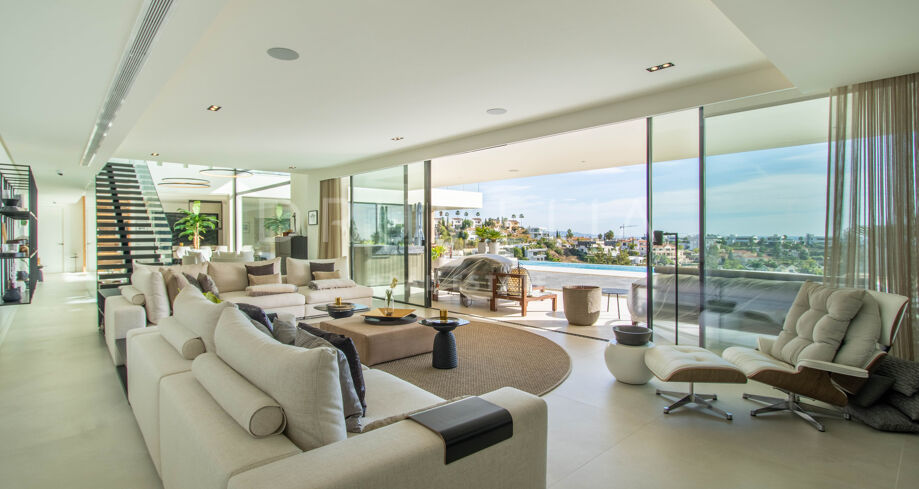 Moderna villa de lujo en primera línea de golf con vistas al campo de golf y al mar en La Alquería.