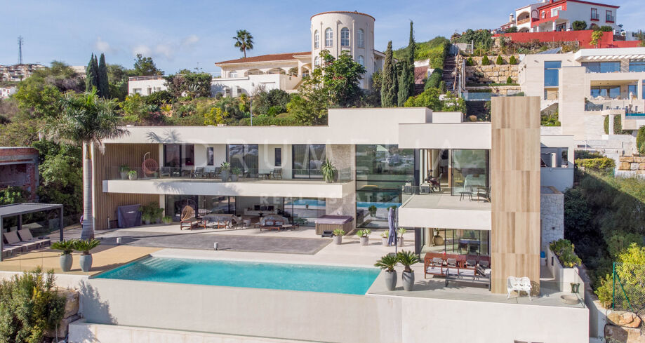 Villa de golf de luxe en première ligne avec vue sur le golf et la mer à La Alqueria, Benahavís