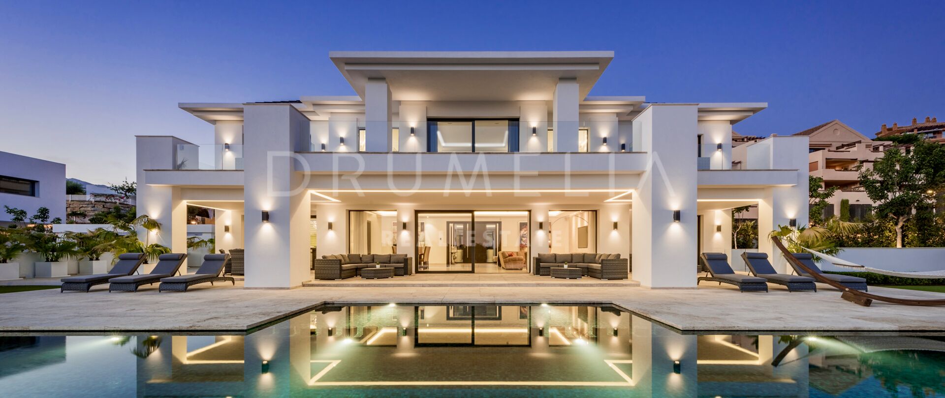 Exquisita villa de lujo en primera línea de golf con increíbles vistas en La Alquería, Benahavís