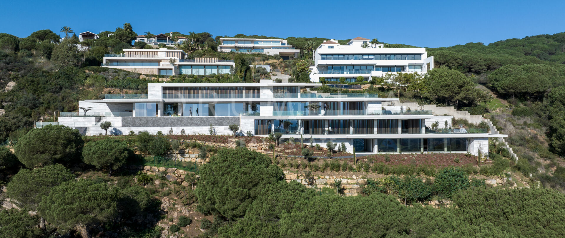 Belle villa neuve avec vue sur la mer et le littoral à La Reserva de Sotogrande