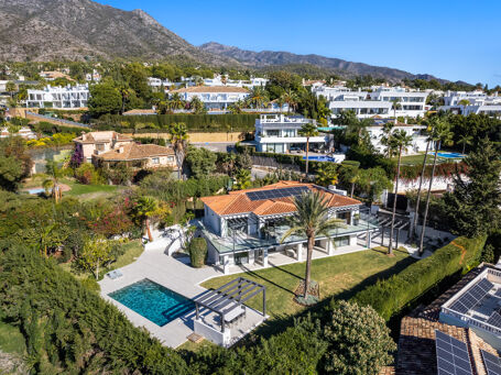Vollständig renovierte moderne Villa mit Meer- und Bergblick in Nagüeles, Marbella