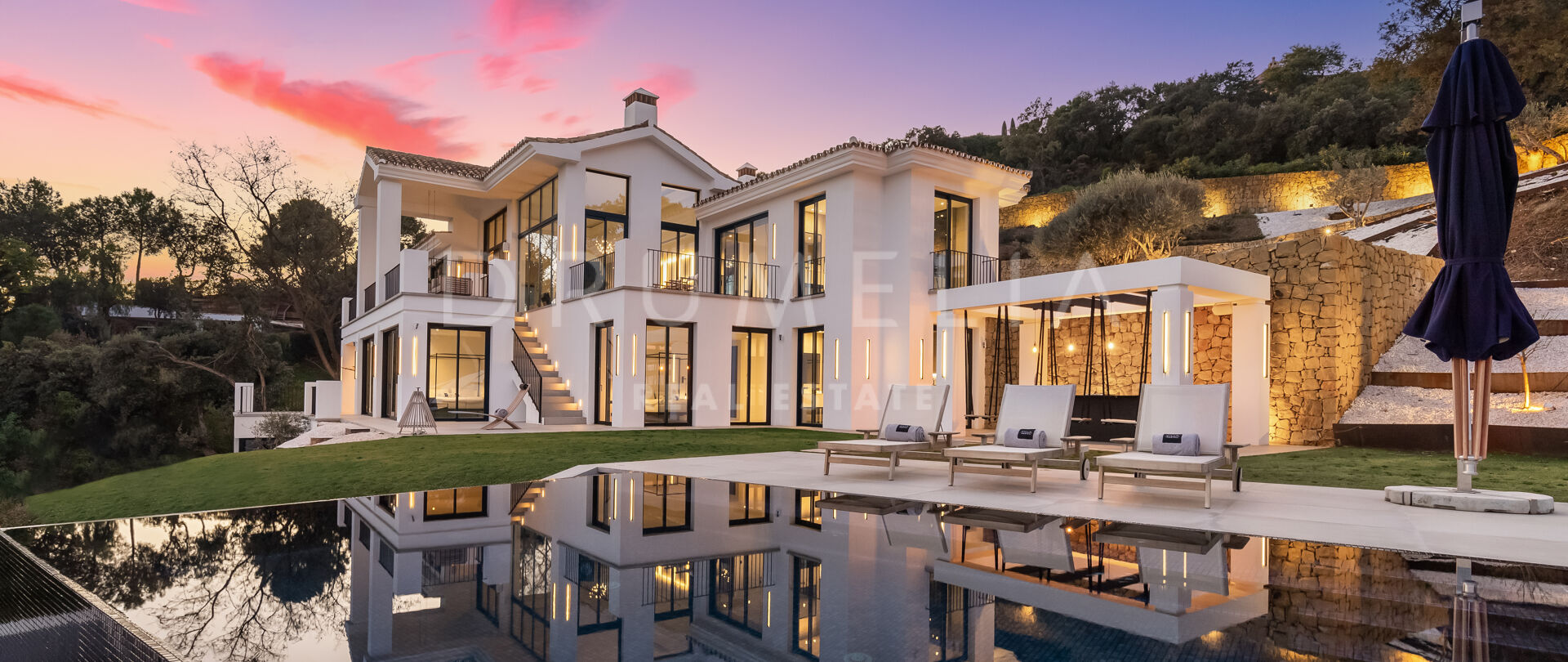 Elégante villa de luxe moderne avec une vue imprenable sur la mer et les montagnes à La Zagaleta