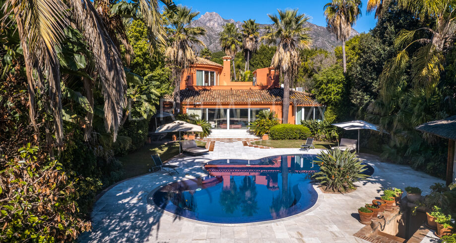 Elegant, Mediterranean-style Luxury Villa in Rocio de Nagüeles, Golden Mile of Marbella