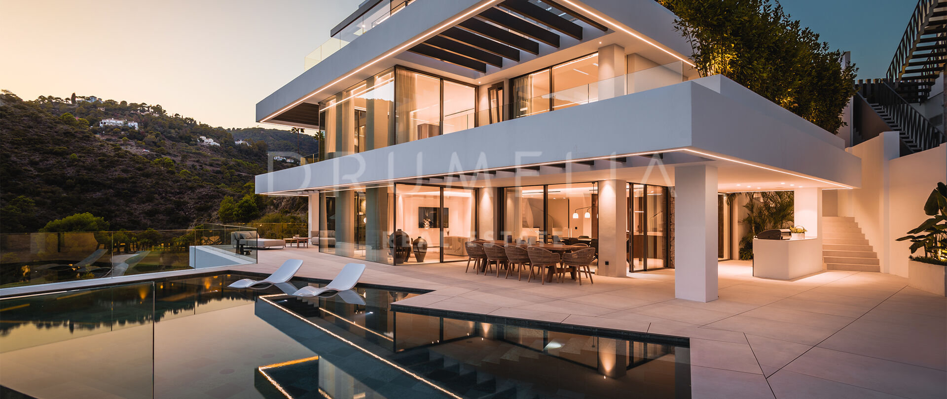 Spectacular brand-new frontline golf villa with stunning views in Las Lomas de La Quinta, Benahavís