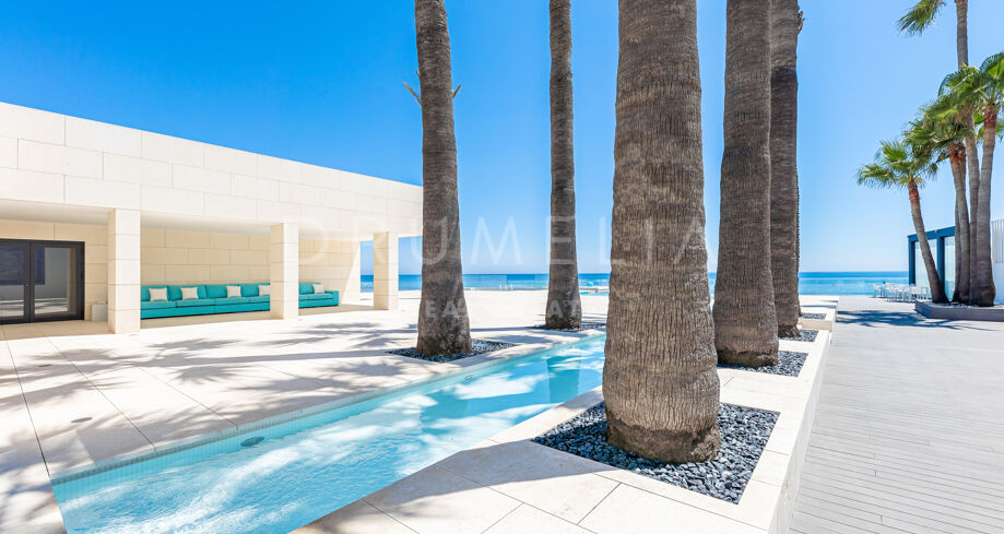 Unieke verfijnde moderne luxe villa aan het strand, Mijas Costa