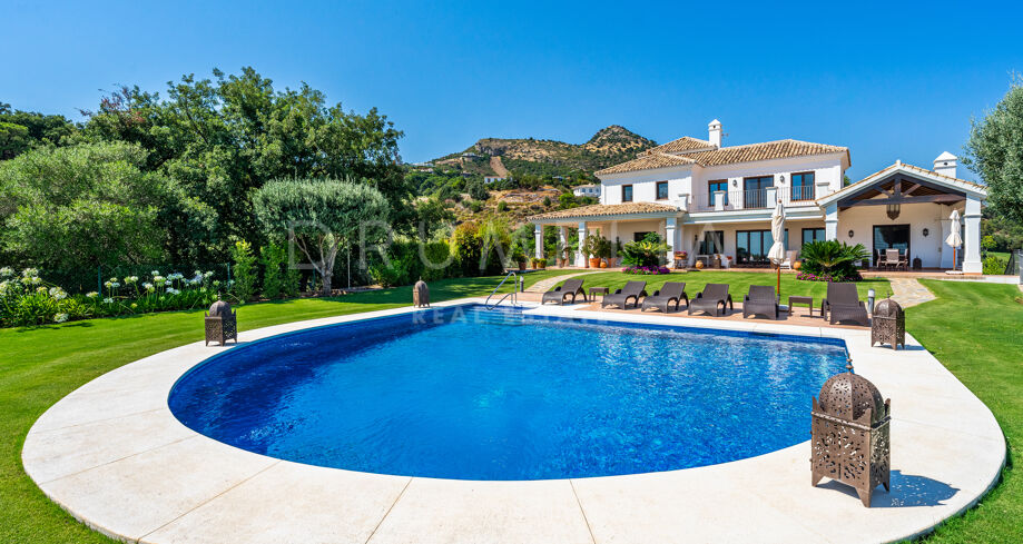 Magnificent Classy Frontline Golf Luxury House, Marbella Club Resort, Benahavis