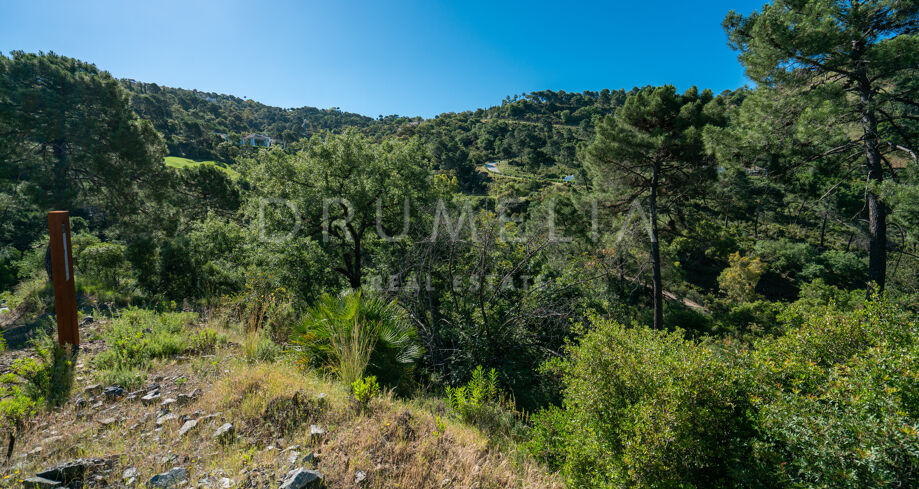 Superbe terrain avec vue sur la nature à vendre à Elite Zagaleta, Benahavis.