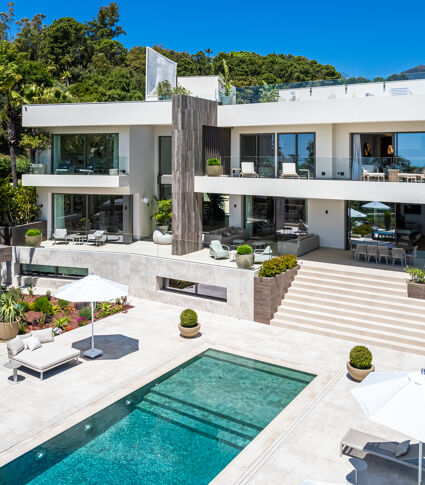 New Breathtaking Modern Luxury Chic House with Panoramic Views in La Zagaleta, Benahavis