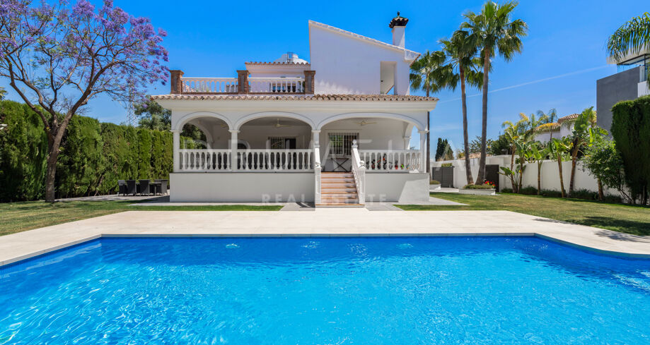 Prachtige High-End familie villa in Atalaya de Rio Verde, Nueva Andalucía