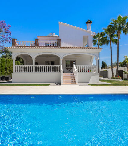 Schöne High-End-Familienvilla in Atalaya de Rio Verde, Nueva Andalucía