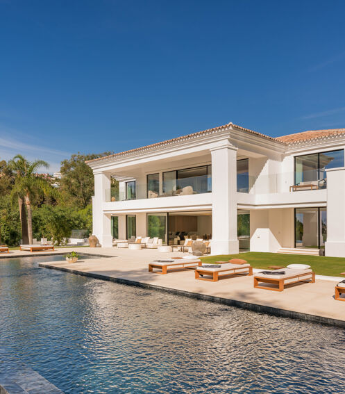 Nuevo proyecto de villa de lujo con vistas al mar y al golf en La Quinta, Benahavís