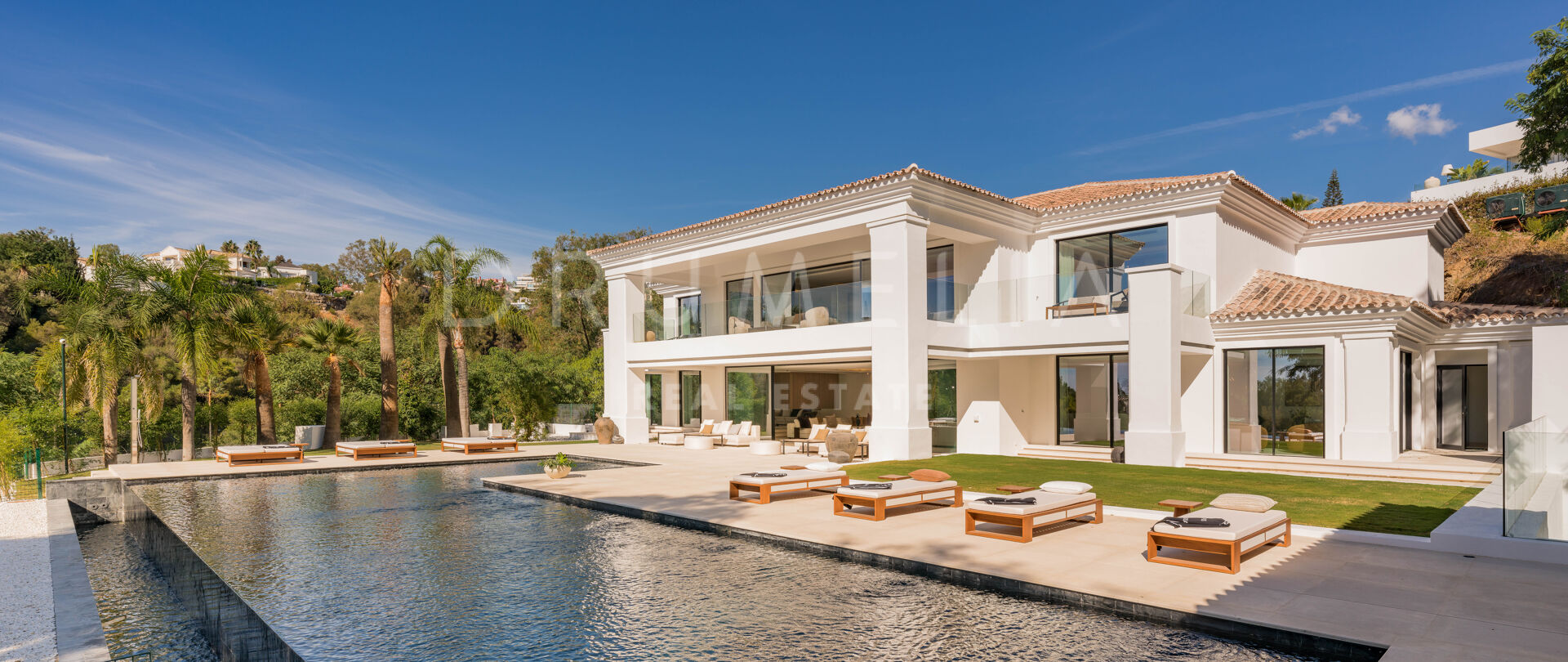 Nuevo proyecto de villa de lujo con vistas al mar y al golf en La Quinta, Benahavís