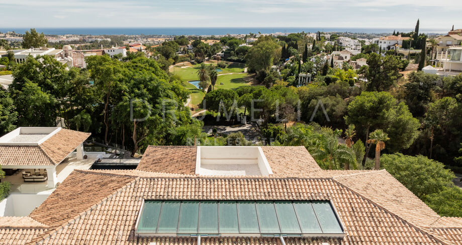 Nouveau projet de villa de luxe moderne avec vue sur la mer et le golf à La Quinta, Benahavís