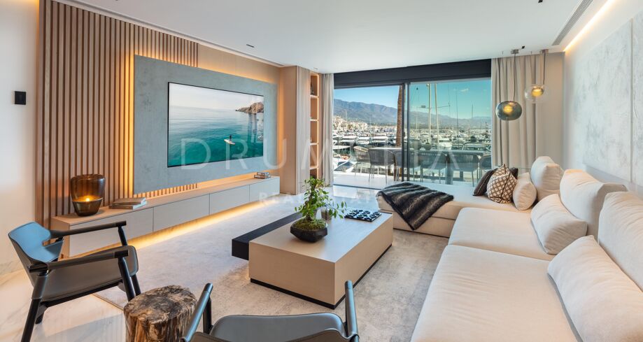 Superbe appartement de luxe moderne avec vue sur la mer Méditerranée, Puerto Banus, Marbella.