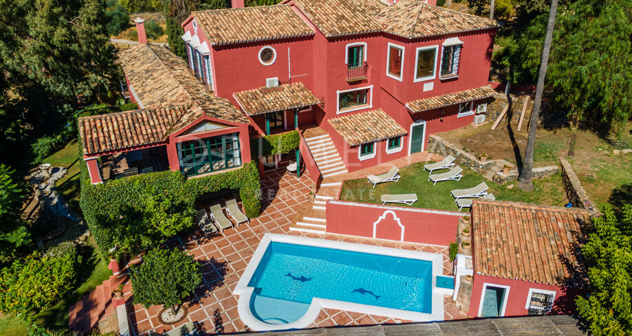 Außergewöhnliches Luxushaus in Golfnähe mit Pool und Tennisplatz in Vega del Colorado, Benahavis