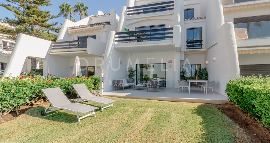 Fully renovated townhouse in beachfront resort Coral Beach on Marbella’s Golden Mile for sale