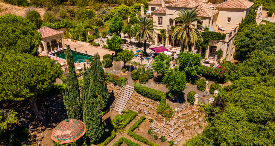 Unique majestic estate with huge plot and breathtaking views in Arroyo de las Cañas, Estepona