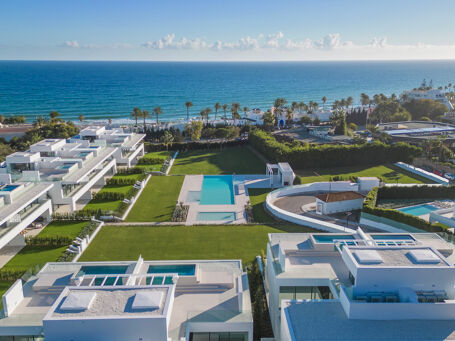 Exklusive Doppelhaushälfte von hoher Qualität in Marbellas Goldener Meile.