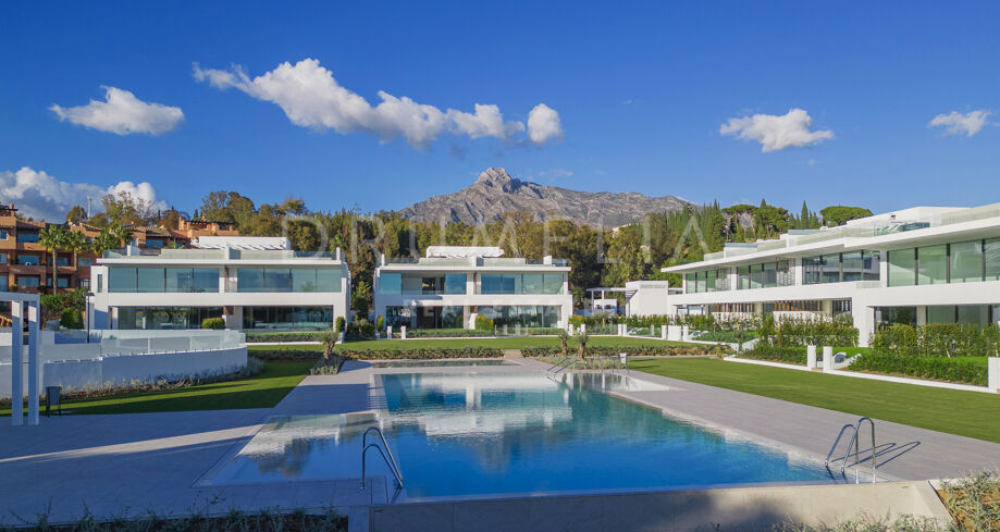 Exclusive new semi-detached modern high-end house on the fabulous Marbella’s Golden Mile