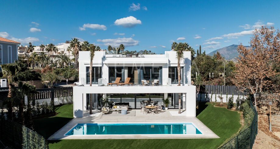 Toutes nouvelles villas modernes et luxueuses à Marbella, sur le nouveau Golden Mile.