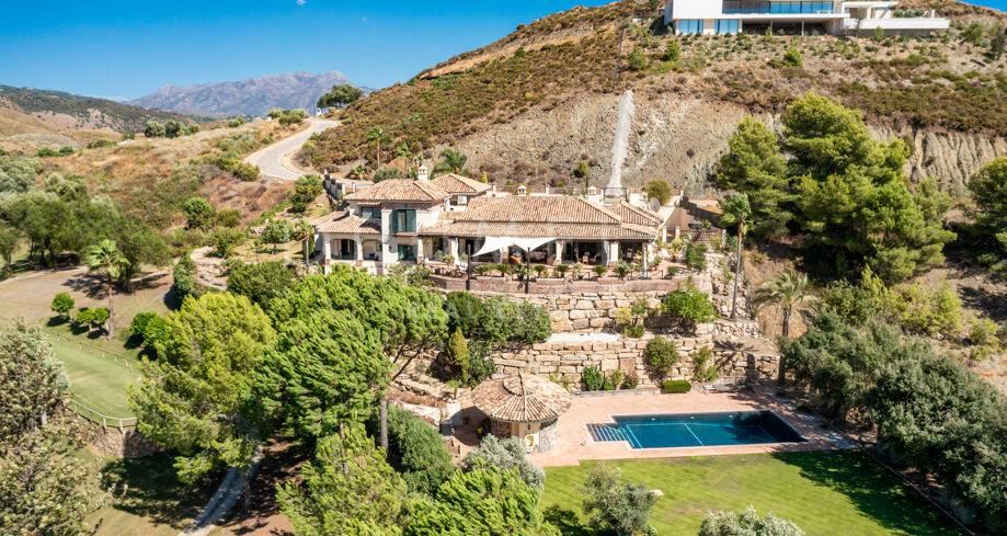 Traditional style, fabulous luxury front-line golf villa in Marbella Club Golf Resort, Benahavis