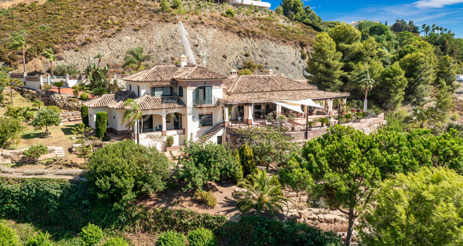 Traditional style, fabulous luxury front-line golf villa in Marbella Club Golf Resort, Benahavis
