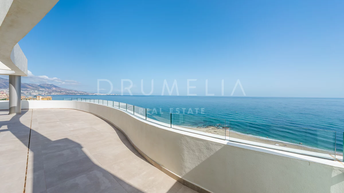 Beachside modern luxury penthouse with plunge pool and amazing ...