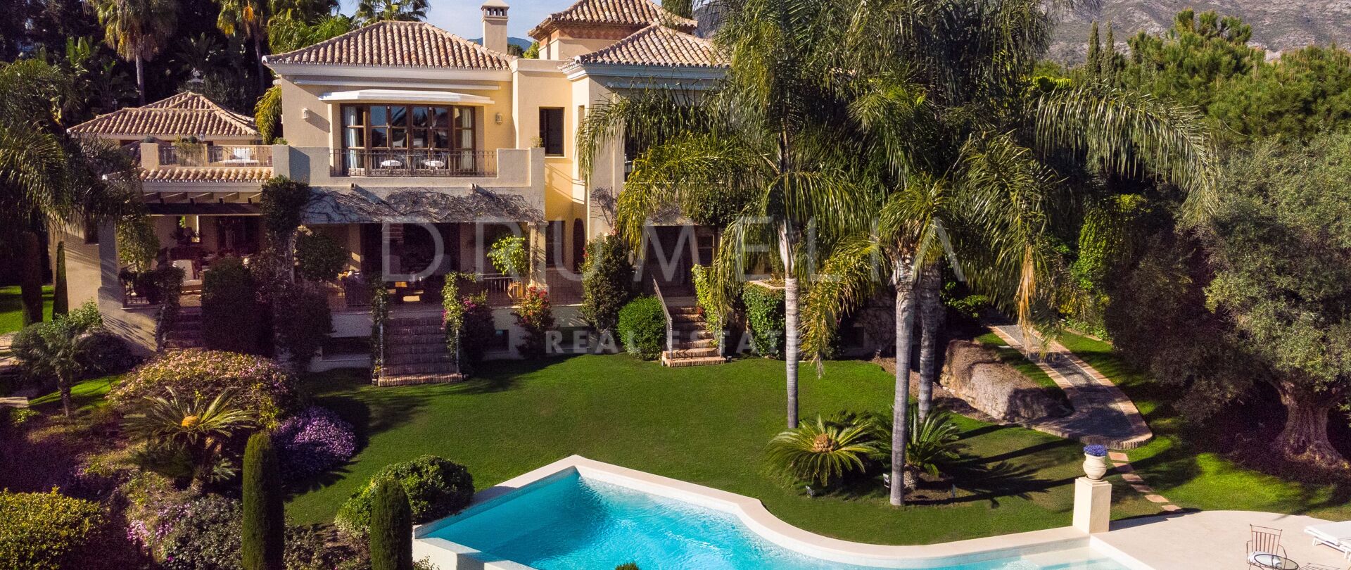 Fantastiskt lyxigt hus i andalusisk stil i Lomas del Marbella Club, Golden Mile