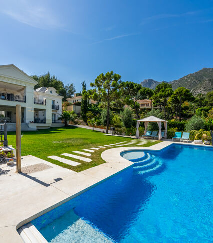 Lyxig stilfull villa med fantastisk utsikt över bergen, Cascada de Camoján, Marbella Golden Mile