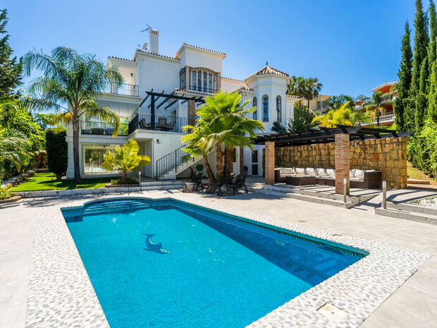 Villa å leie i Los Naranjos, Nueva Andalucia