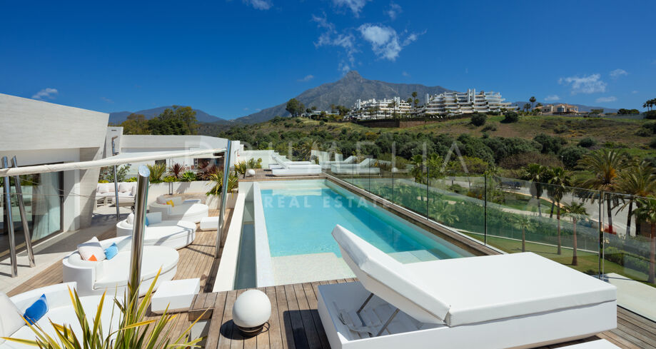 Neues, sorgfältig gestaltetes, modernes Luxus-Penthouse in der Goldenen Meile von Marbella