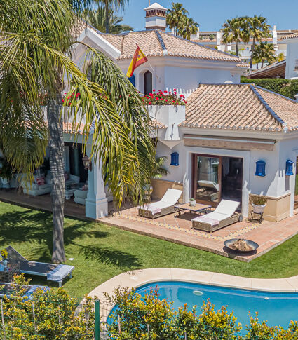 Stilvolles High-End-Familienhaus am Strand in Bahia de Marbella, Marbella Ost