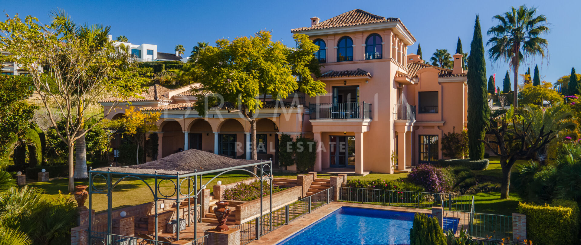 Villa Pace - Stunning Mediterranean-Style Luxury House in Los Flamingos, Benahavis