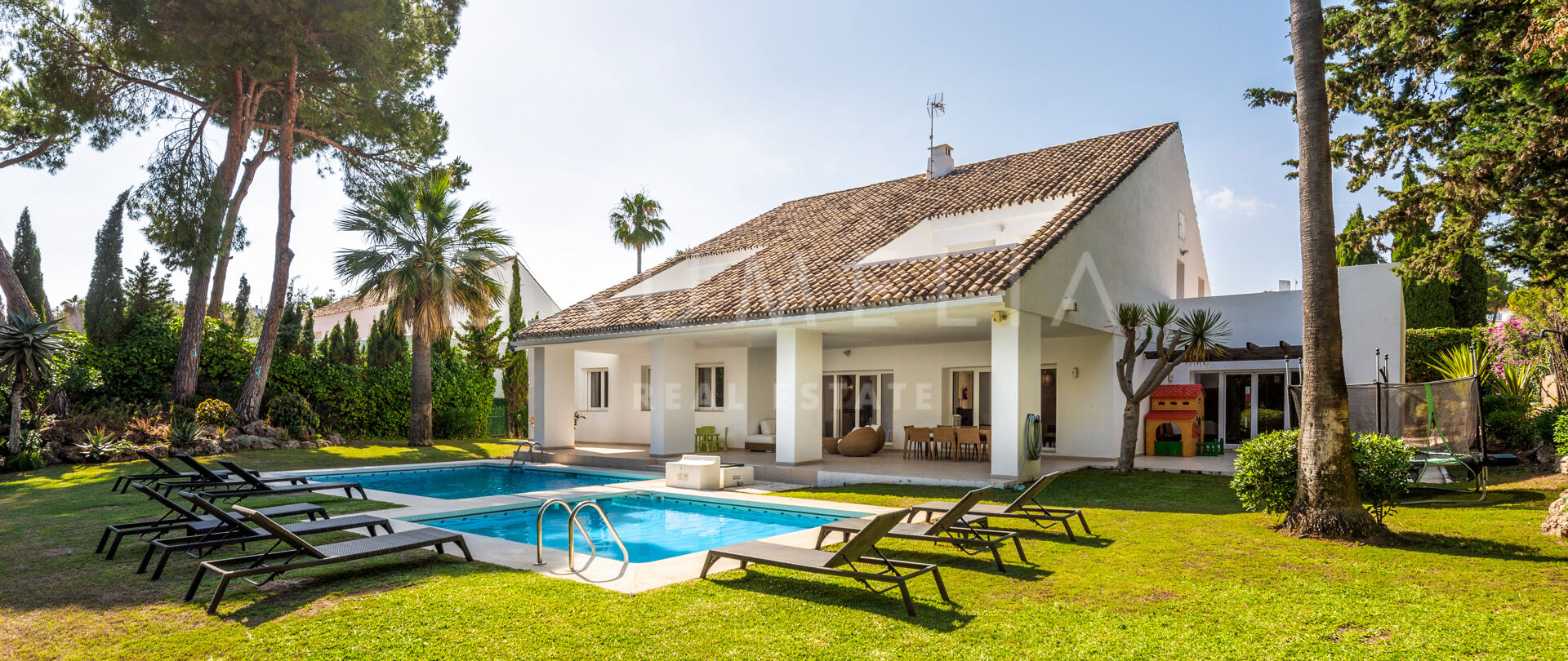 Elegant lyxvilla vid stranden, Villa Marina, fantastiska Puerto Banus, Marbella