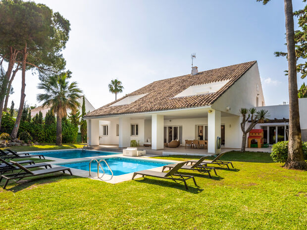 Elegant lyxvilla vid stranden, Villa Marina, fantastiska Puerto Banus, Marbella