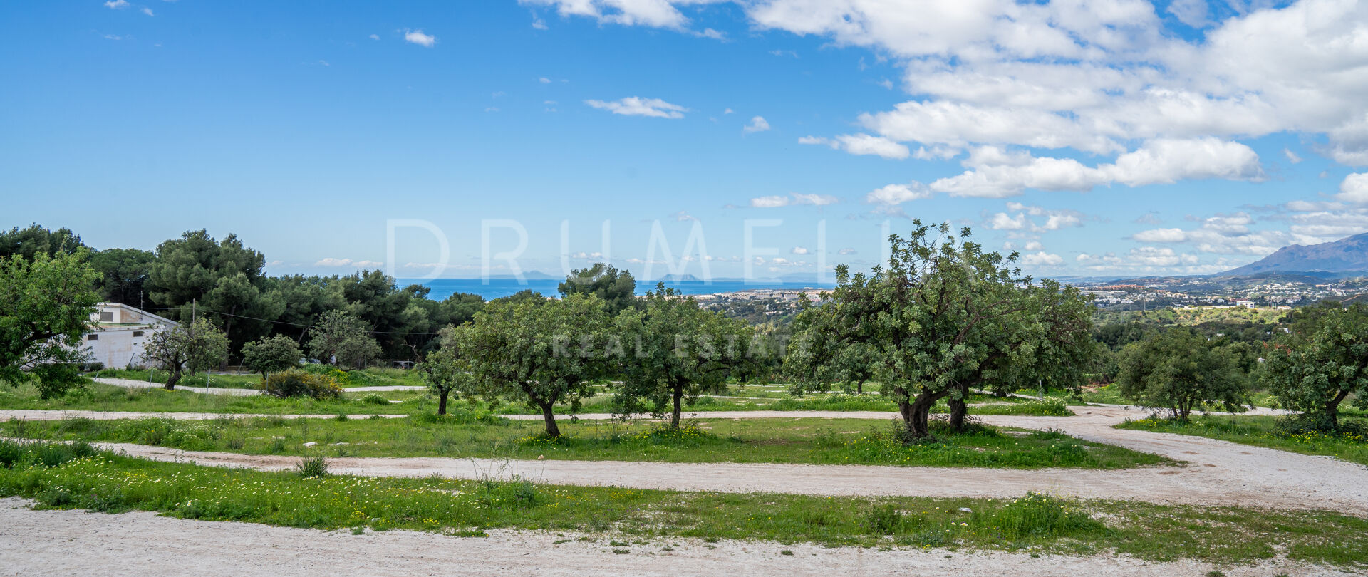 Los Picos de Sierra Blanca - Los Picos - Fabulous plot with sea and mountain views in the renowned Sierra Blanca, Marbella's Golden Mile.