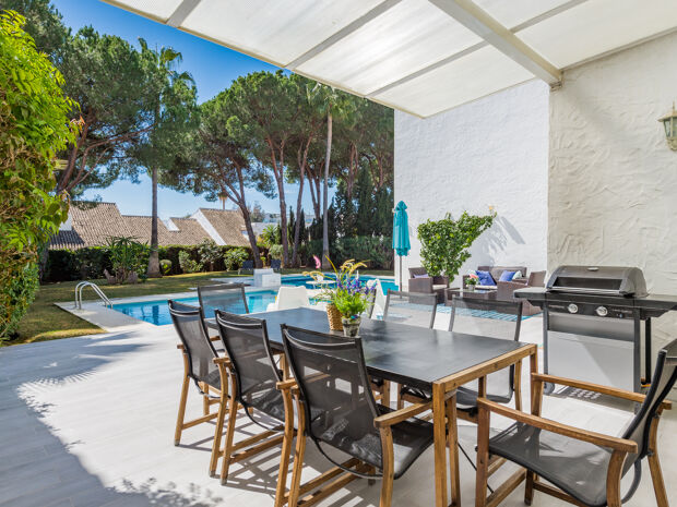 Härlig strandvilla med nordisk atmosfär, Villa Marina, Puerto Banus, Marbella