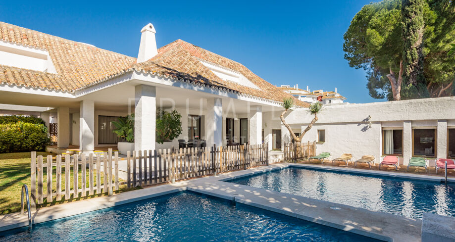 Mediterrane Luxusvilla am Strand im herrlichen Puerto Banus, Marbella