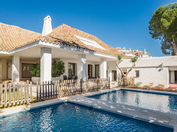 Strandnära lyxvilla vid Medelhavet i Puerto Banus, Marbella