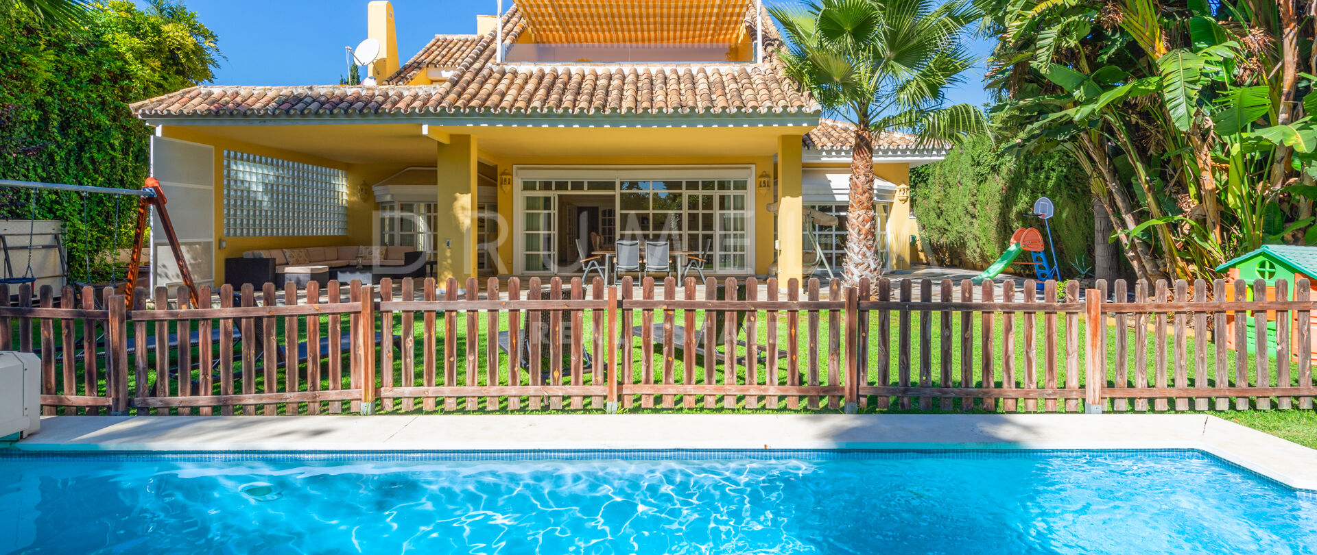 Fabulosa villa de lujo junto a la playa en Guadalmina Baja, Marbella