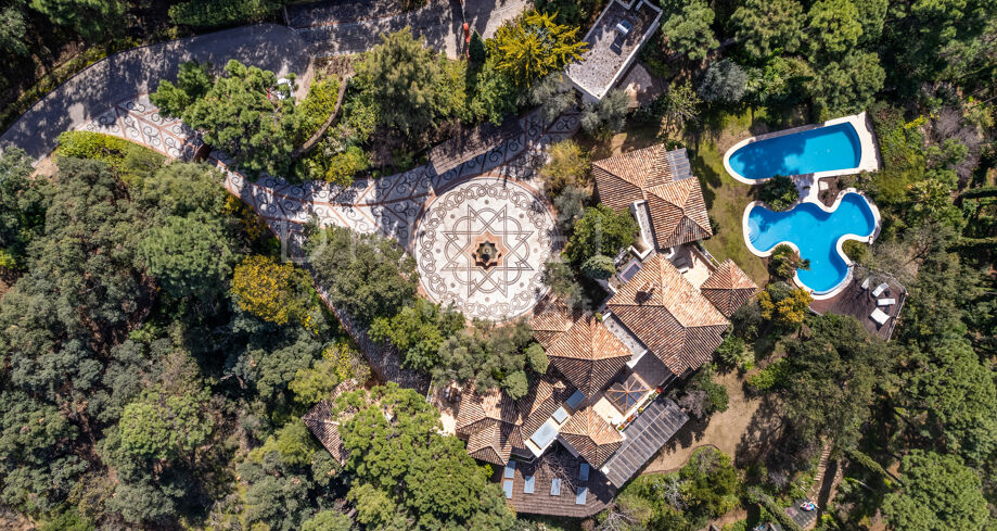 Magnificent classic-style Mediterranean villa for sale in fabulous La Zagaleta, Benahavis