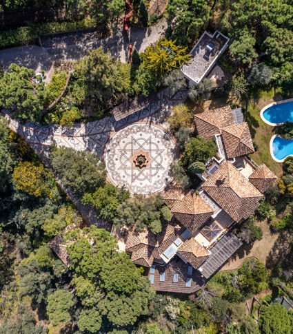 Magnificent classic-style Mediterranean villa for sale in fabulous La Zagaleta, Benahavis