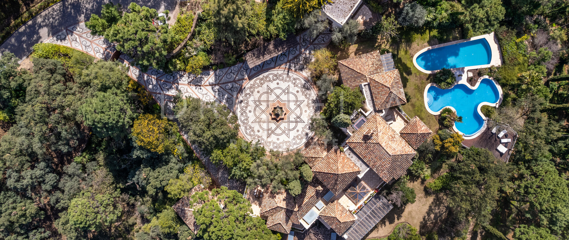 Magnificent classic-style Mediterranean villa for sale in fabulous La Zagaleta, Benahavis