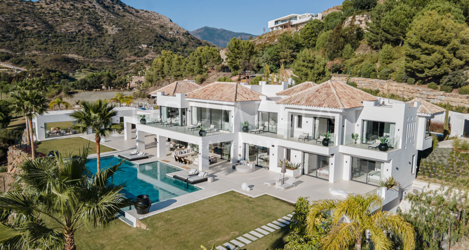 Excepcional villa de lujo en primera línea de golf en Marbella Club Resort, Benahavís