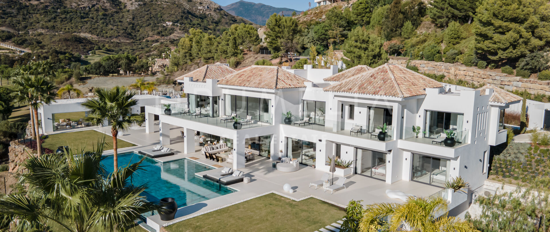 Outstanding Luxury Front Line Golf Mansion in Marbella Club Resort, Benahavis