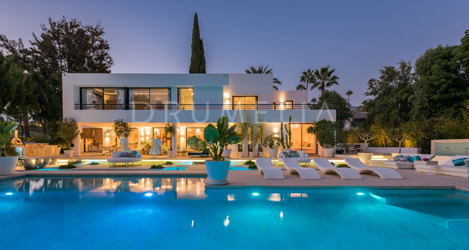 Ongelooflijke Frontline Golf Moderne Villa in Las Brisas, Nueva Andalucía, Marbella