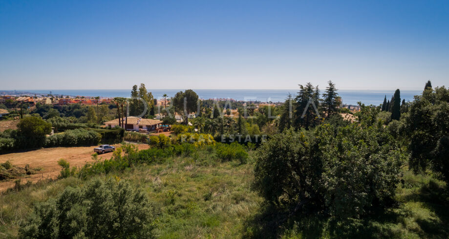 Enastående stor tomt med fantastisk utsikt i Cascada de Camojan, Golden Mile i Marbella